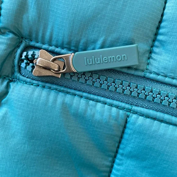 🎉🎉 HOST PICK 🎉🎉 Lululemon Quilted Grid Crossbody Bag Storm Teal NWT - Picture 5 of 11